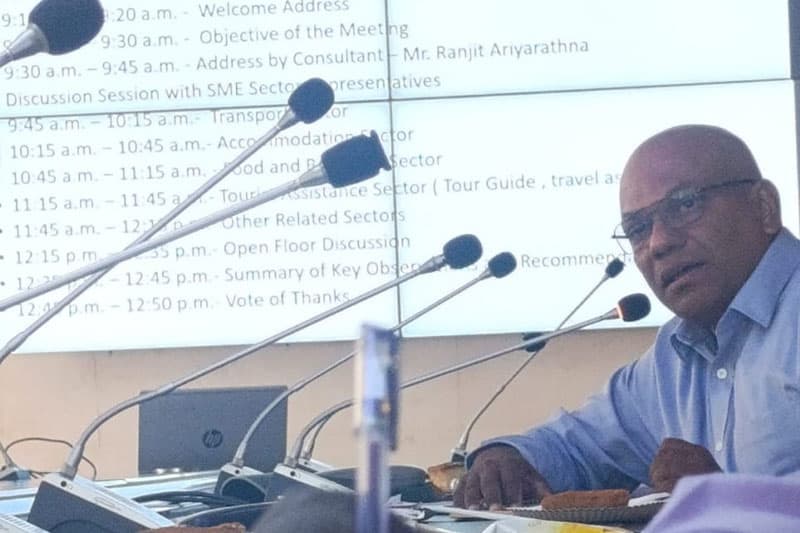 සංචාරක ක්ෂේත්රයේ ප්රබෝධයට ආයෝජන බැංකුවක් සහ වාහන ණය ක්රමයක්: ප්රවීණ දේශක සුරංජිත් වෑවිටගෙන් යෝජනා