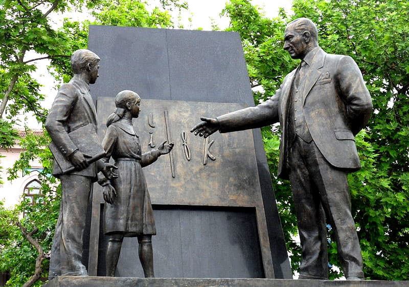 ලෝක ගුරු දිනය නම් කණ පිට ගහ ගන්න එපා - ((රේණුකා දමයන්ති ගමගේ)