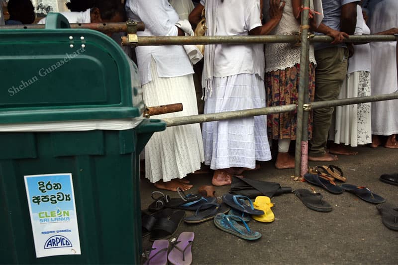 මෙවර සිරි දළදා වන්දනාව අර්බුදකාරී වුණේ කොහොම ද? | තිලක් සේනාසිංහ