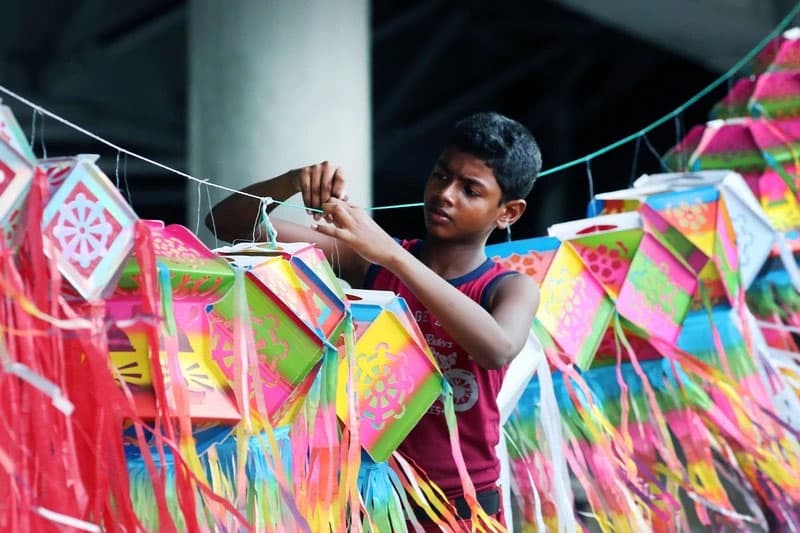 'වෙසක් විනෝදය' නරක දෙයක් නොවේ | තිලක් සේනාසිංහ