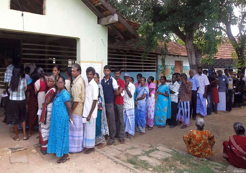 දෙමළ මනාප පිටියේ රනිල් සජිත් පොරය