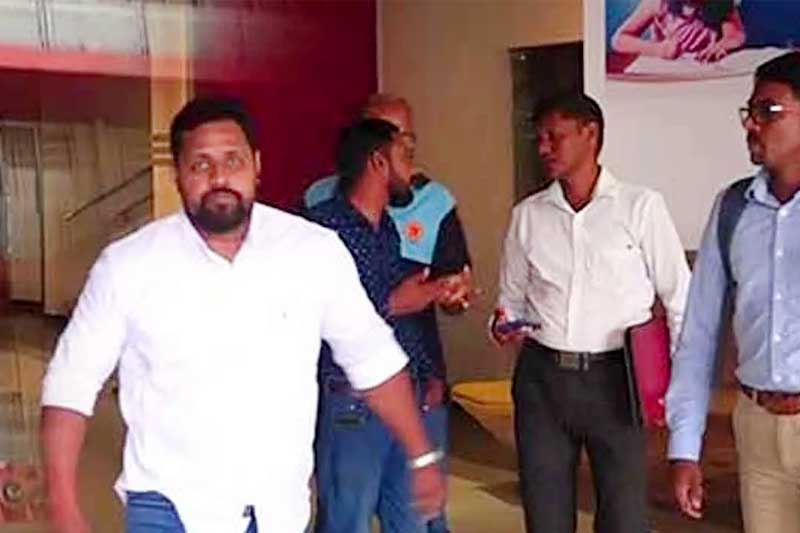 විදුලි වෘත්තිය සමිති නියෝජිතයින් විරෝධය පා ඉවත්වෙයි