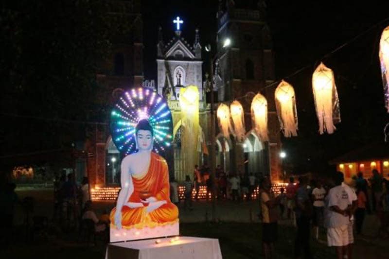 වෙසක් උළෙලේ ජාතික වැදගත්කම යට ගහන්නේ ඇයි? - (තිලක් සේනාසිංහ)