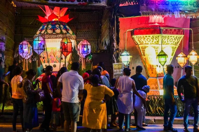 අපේ රටේ පාලකයන් වෙසක් වලින් නිසි ඵල නොගන්නේ ඇයි? - (තිලක් සේනාසිංහ)