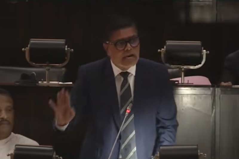 විගණකාධිපතිනියට බලපෑම් කළ කමිටු සභාපති කවුද?