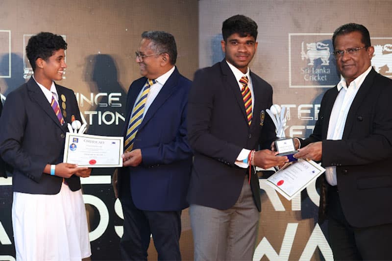බස්නාහිර පළාත පාසල් ක්රිකට් සම්මාන 2024: වසරේ දක්ෂතම ක්රීඩකයා - විහස් තෙව්මික: ක්රීඩිකාව මනුදි නානායක්කාර