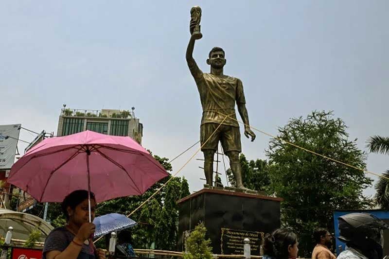 සුළඟට වැනෙන ලයනල් මෙසීගේ අඩි 70ක් උස ප්රතිමාව ඉන්දියාවේ වෙනත් තැනකට ගෙන යයි