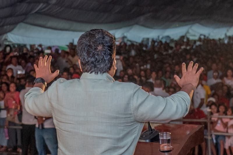 ආණ්ඩුවට තර්ජනයක් නෑ; හොරුන් ඇල්ලීමේ සීමාවකුත් නෑ - ජනපති