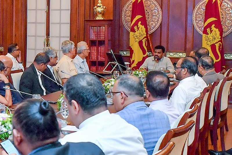'ආනයන සීමා කරන්න , ඩොලර් අත්යවශ්ය දෑට පමණක් යොදවන්න' - වානිජ්ය මණ්ඩලය