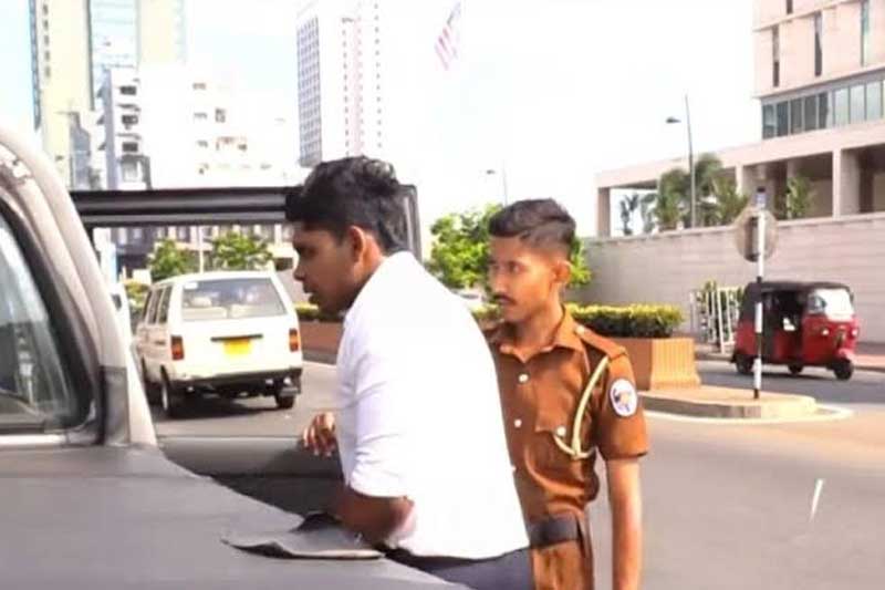 චීන ජාතිකයාගේ කෝටි 2ක කොල්ලයට සැකපිට ශාන්ත බණ්ඩාරගේ පුතාට පැය 24ක රඳවාගැනීමේ නියෝගයක්!