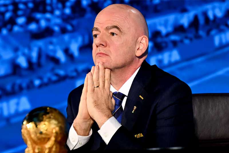 ලෝක පාපන්දු ප්රජාවේ දැඩි විරෝධය හමුවේ FIFA සභාපති පෞද්ගලීකරණ සැලසුම් හකුළා ගනී!