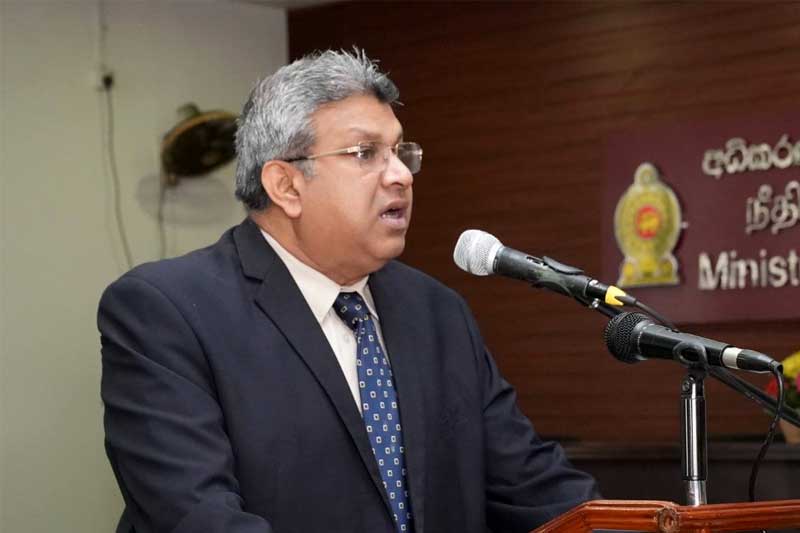 ‘අභිචෝදක කාර්යාලය දඩි-බිඩියේ හදන්න බෑ’- අධිකරණ ඇමති