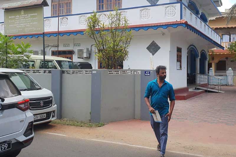 පොත් තහනමට එරෙහිව දෙමළ ලේඛකයෙක් මානව හිමිකම් කොමිසමට යයි