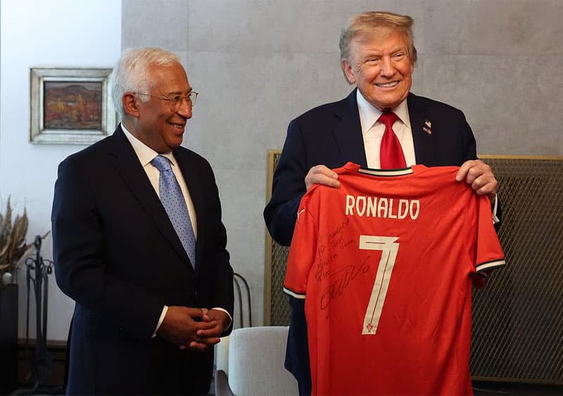 G7 සමුළුවේදී ඩොනල්ඩ් ට්රම්ප් ට රොනාල්ඩෝගේ අත්සනින් යුත් කමිසයක්