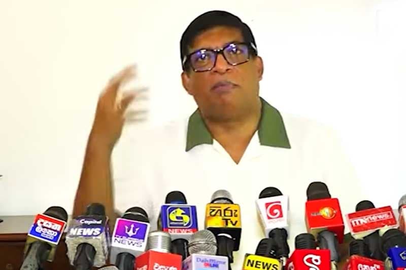රජය ඩබල් කැබ් රථ 1775ක් ගෙන්නන යන්නේ ටෙන්ඩර් වංගුවක් ගහලාද? - රවී ප්රශ්න කරයි