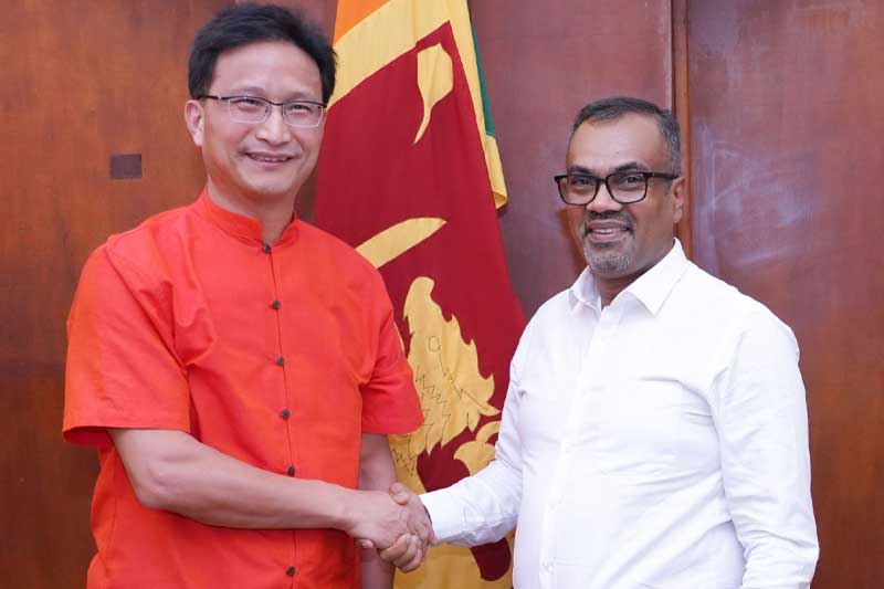 චීන තානාපතිවරයා සහ අමාත්ය අනිල් ජයන්ත ප්රනාන්දු අතර හමුවක්
