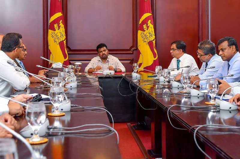 'ඉන්ධන පිරිමැසීම පිළිබඳ සෑම අමාත්යාංශයකටම ප්රායෝගික වැඩපිළිවෙළක් තිබිය යුතුයි' - ජනපතිගෙන් නිලධාරීන්ට උපදෙස්