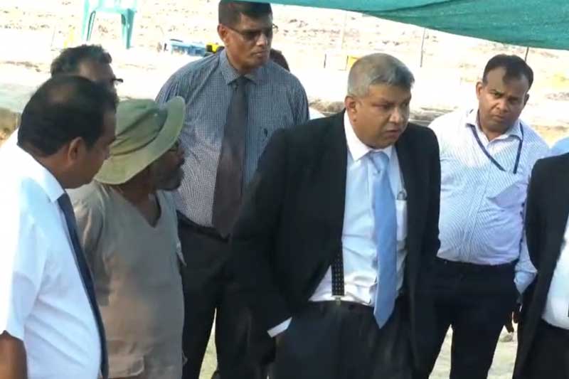 අධිකරණ ඇමති චෙම්මිනි සමුහ සුසාන භුමියෙහි කැණිම් කටයුතු නිරීක්ෂණය කරයි