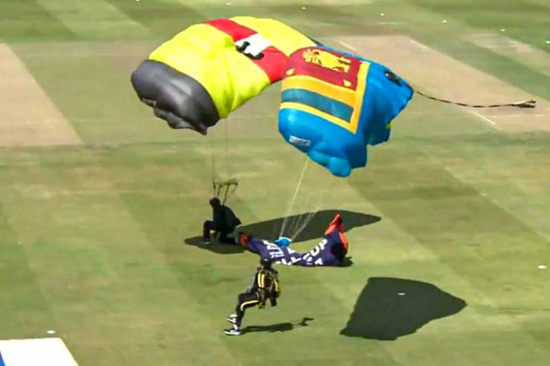 2026 T20 ලෝක කුසලානය පැරෂුට්වලින් ආර්.ප්රේමදාස ක්රීඩාංගණයට