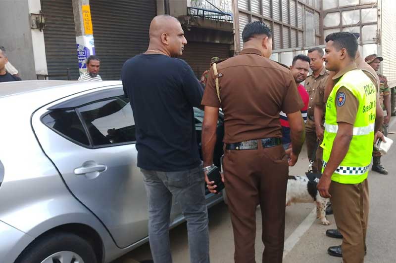 මංගාතා චිත්රපටය පරදන ලයිව් ඇක්ෂන් එකක්: හෙල්මට් ප්රහාරයෙන් සුපිරි මෝටර් රථය මෙල්ල කර කුඩු ජාවාරම්කරුවන් කොටුකරගත් අම්පාරේ IP රත්නායක