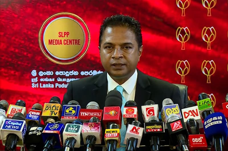 පොලිස්පති ගැන කළ ප්රකාශය හමුවේ සාගර උසාවියට: 'දේශපාලන ලණු කන්න එපා'යැයි නාමල්ගෙන් අනතුරු ඇඟවීමක්!