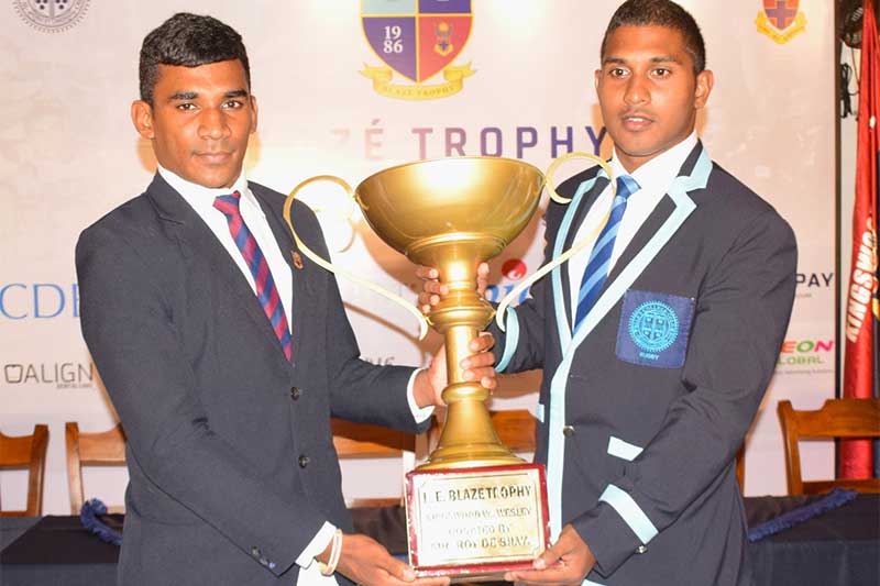 කිංස්වුඩ් - වෙස්ලි 39 වැනි බ්ලසේ කුසලාන රග්බි ගැටුම විදුලි ආලෝකය මධ්යයේ 16දා