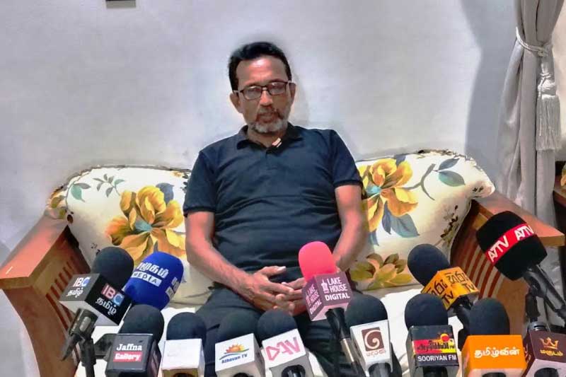 හකීම් සහ රිෂාඩ් මුස්ලිම් ඉඩම් බලතල දෙමළ පක්ෂවලට උකස් කරනවා! - කොළඹ හැදූ අලුත් සන්ධානයට එරෙහිව නැඟෙනහිරින් දරුණු ප්රහාරයක්
