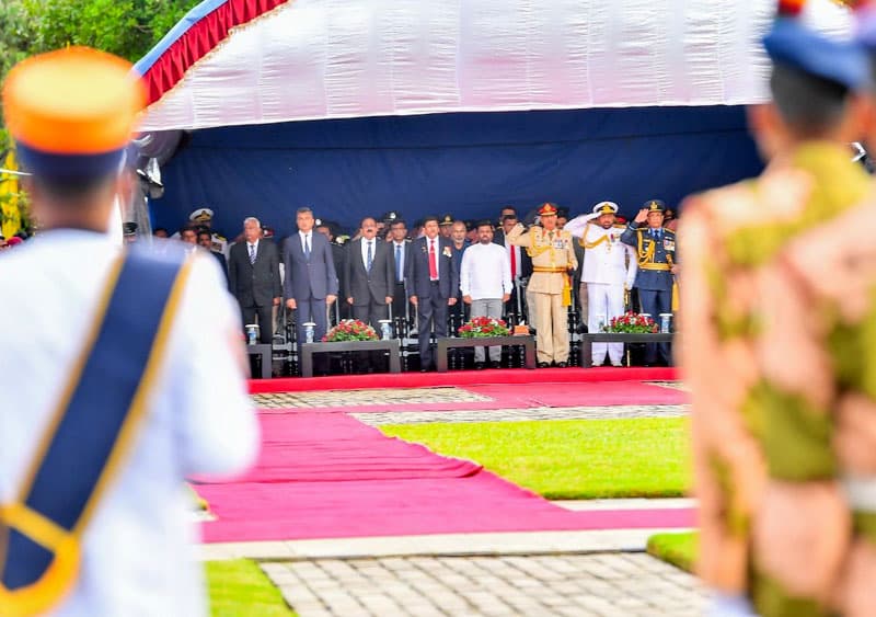 රණවිරු සමරුවේ දී ජනපති එල්ල කර කම්මුල් පහර | Anidda වීඩියෝවක්