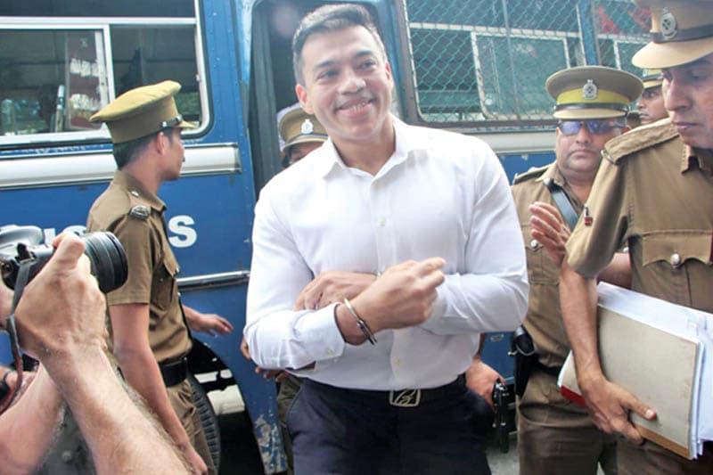 යෝෂිත නාවික හමුදා විමර්ශනයක පැටලේ: අල්ලස් කොමිසමෙන් අත්අඩංගුවට