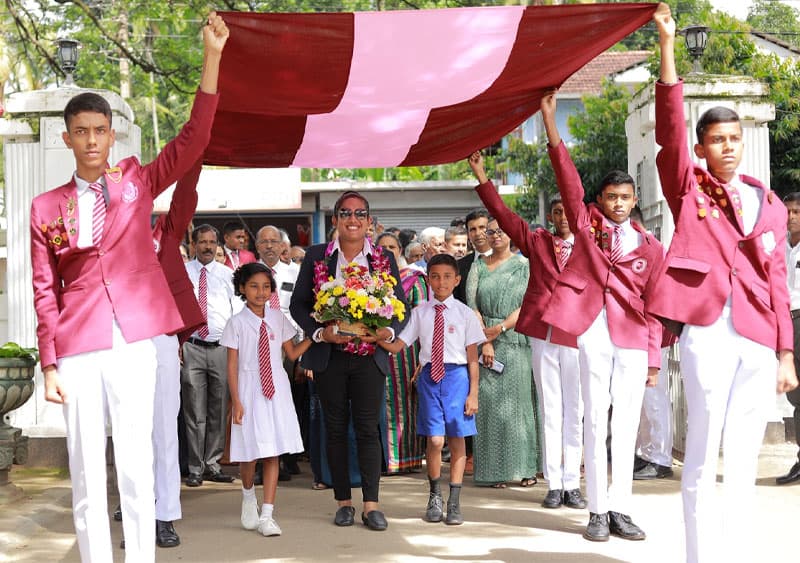 චමරි නිසා ඉබ්බාගමුව මධ්ය මහා විද්යාලයට නව උදාවක් - ෂම්මි සිල්වා ගෙන් පොරොන්දුවක්