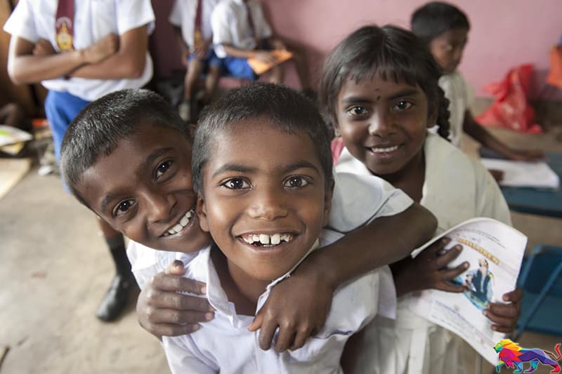 ළමා අයිතිවාසිකම් රැකීමට අසමත් රටක “සියල්ලටම ප්රථම දරුවන්” : ලෝක ළමා දින සැමරුමට තරග රැසක්