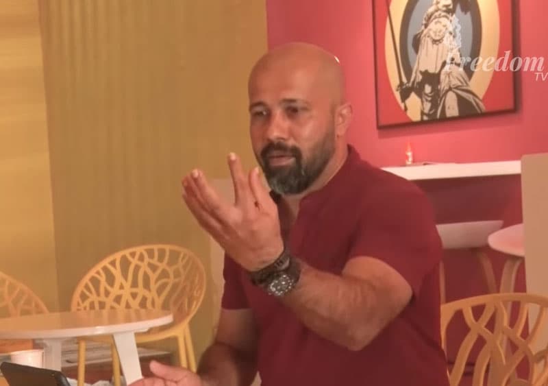 කුඹියෝ හදපු ලකාගෙන් ටෙලියක් ලියන හැටි අහගන්න (වීඩියෝ)