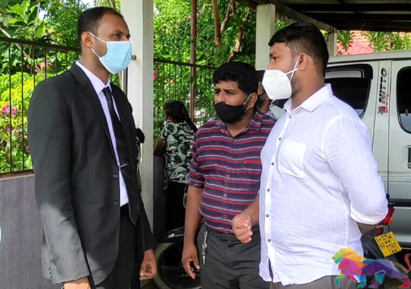 අක්කර 180 ක කැලෑ කොල්ලයක් මාධ්යවේදීන් නිසා එළිවේ