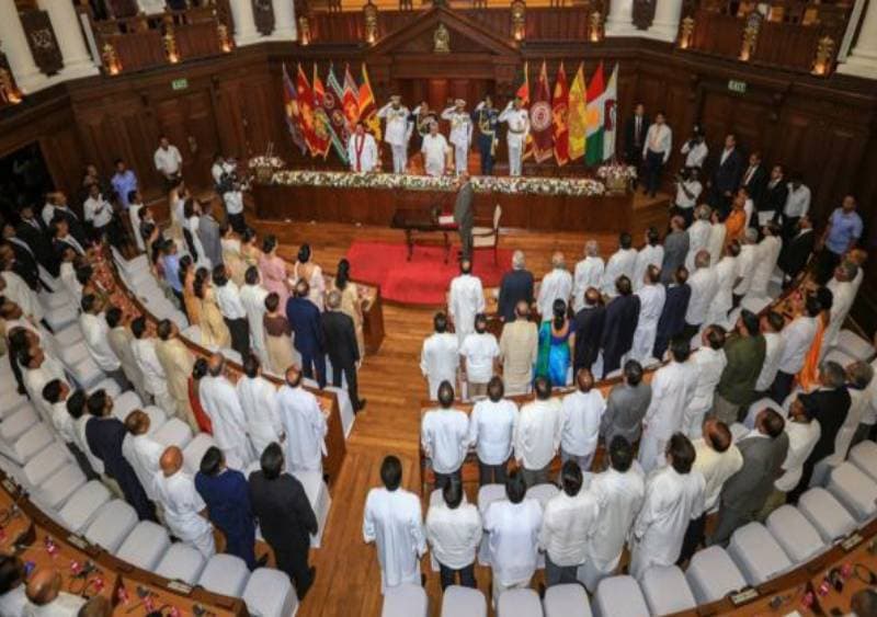 ඇමතිවරුන් 53 යි: කාන්තාවන් එකයි - දෙමල දෙදෙනයි!