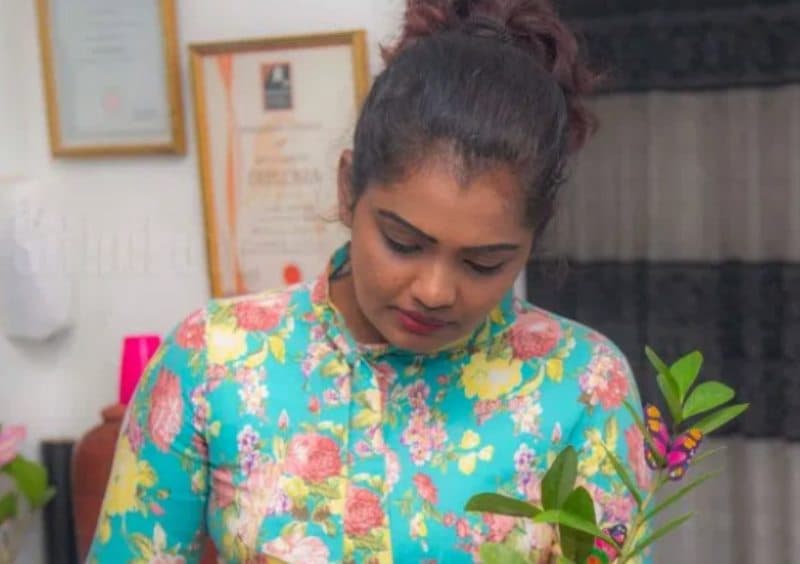 ෂර්මි කුමාර් හිරේ නම් ඇය විකුණගෙන කෑ YouTube නාලිකා සිටිය යුත්තේ කොහේ ද?