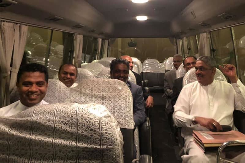 පාර්මේන්තු කාරක සභාව නාඩගම් මඩුවක් කර ගත් 'සෙල්පි' මහත්වරු !