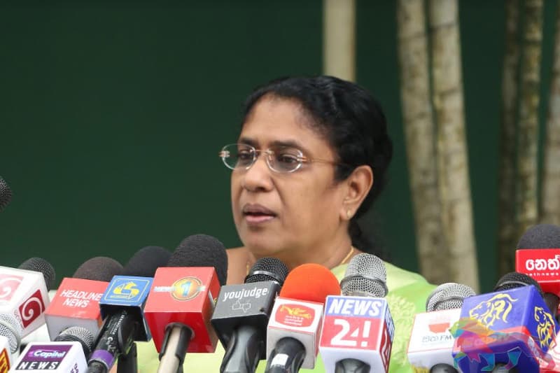 ''හකීම්ට අත තියන්න ඉඩ දෙන්නේ නැ'' -තලතා අවධාරණය කරයි (VIDEO)