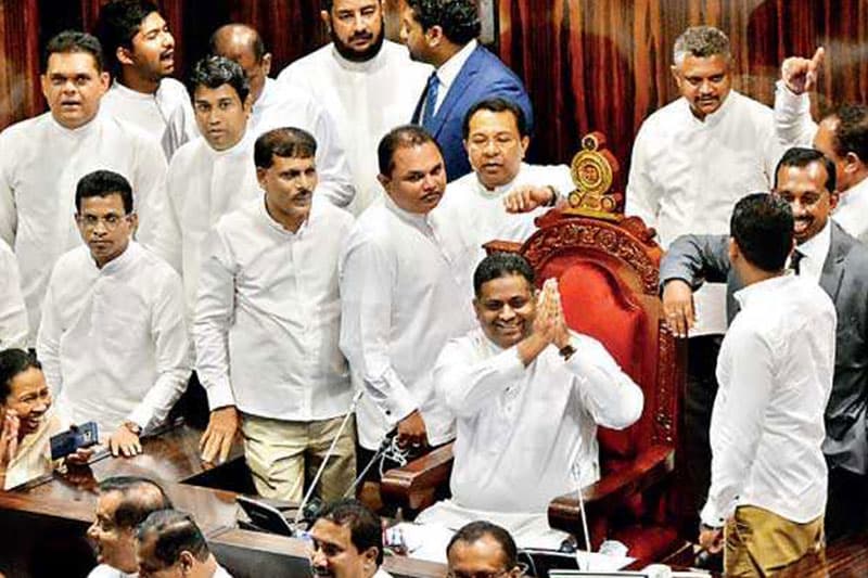 වියත්මගට කණේ පාරක්