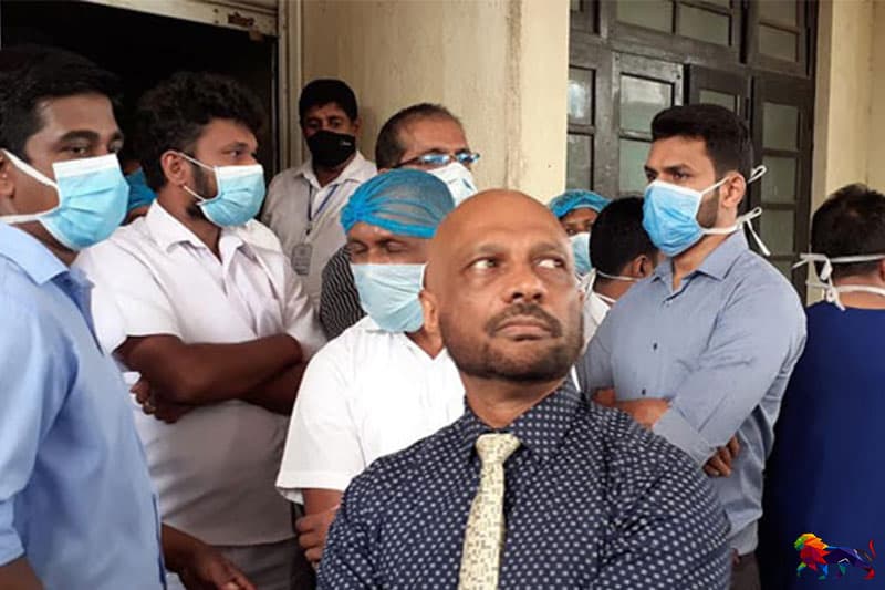 කුරුණෑගල අධ්යක්ෂට එරෙහිව එදා නොතිබුණු විරෝධයක් අද මතුවුණු හැටි !