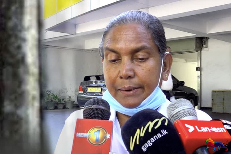 තරුණ රැඳවියකු මහර හිරගෙදරදී “අතපය කඩා මරා දාලා” !
