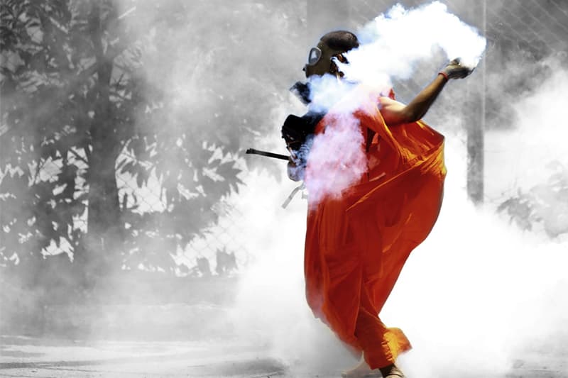 ප්රජාතන්ත්රවාදී වටපිටාවක ප්රශ්න කෙරෙන භික්ෂුත්වය ශිෂ්ය ක්රියාකාරකම් - (චන්ද්රසිරි සෙනෙවිරත්න)