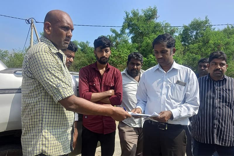 නාවික හමුදාව උතුරේ ඉඩම් අල්ලන්නට ගොස් පසුබසී
