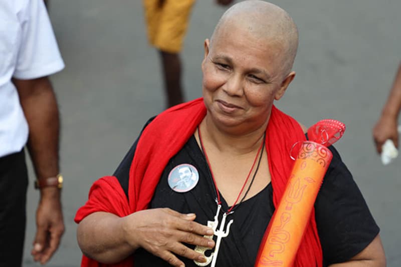 මගෙ 'මිනිහා' නැසූ එකා - දදය ඔබගෙ පාළුය කා - තව එක බුද දිනක් තකා - ඉන්නට ඉඩ නොදී මකා...-(මහේෂ් හපුගොඩ)