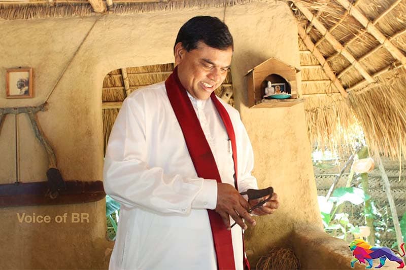 ගමට යෑමේ අභියෝගය බාරගත් බැසිල් - (මහින්ද පතිරණ)