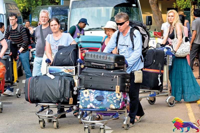 සංචාරකයින් ගේන මුදල්වලටත් ආණ්ඩුවෙන් පොල්ලක් ! - Sandeshaya by Saroj