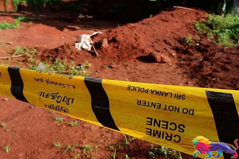 අම්මයි අනියම් සැමියයි එකතුවී අවුරුදු 7ක දැරිය ‘පණ පිටින්’ වළලලා