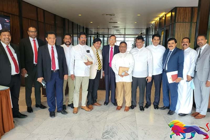 ඩලස් සහ පුත්රයෝ - (එරන්ද ගිනිගේ)