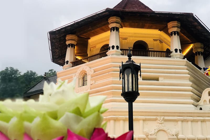 දළදා මාළිගාව පෝස්ට්මොඩන් කරමු ! - (ආචාර්ය මහේෂ් හපුගොඩ)