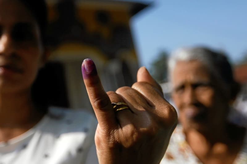 මානීගේ තීරුව : ඡන්ද පාඩම - (සුන්දර නිහතමානි ද මැල්)
