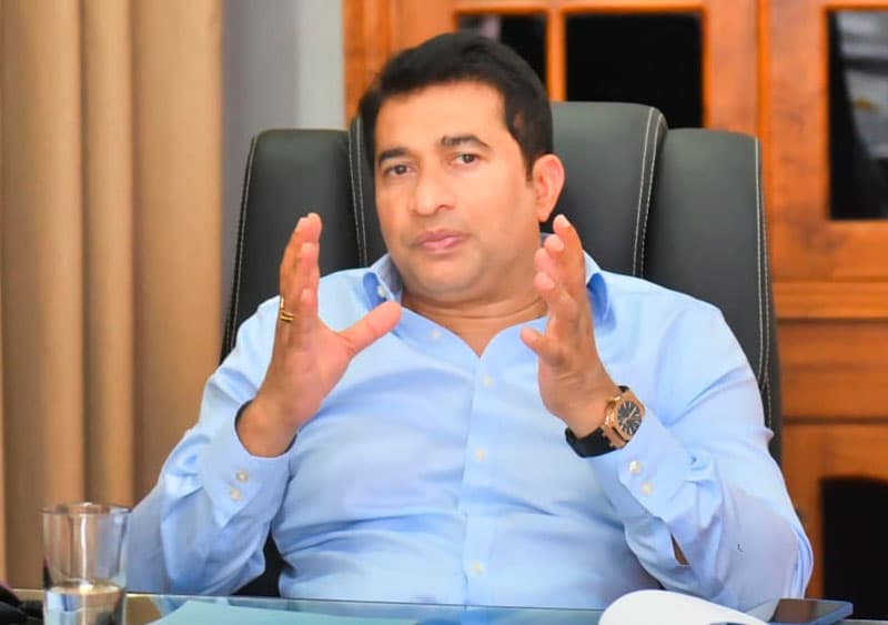 ක්රීඩා ඇමති ගේමට බසී - ක්රීඩා සම්මේලන තනතුරු වලට සිමා පනවයි !